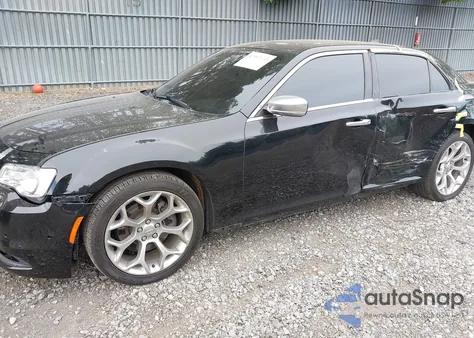 2018 Chrysler 300 300C z USA, uszkodzony, nr VIN 2C3CCAPT3JH201676